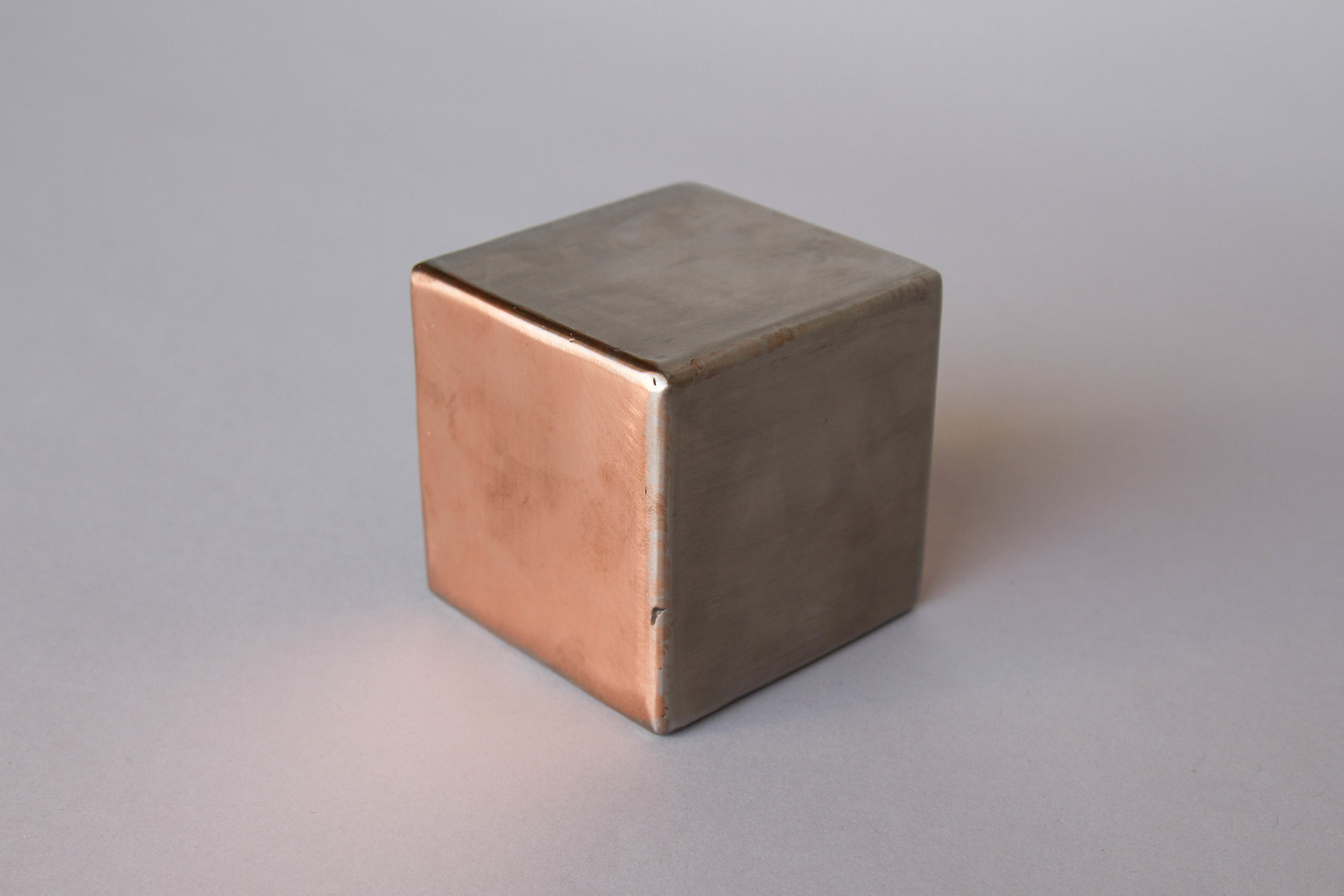 Купить куб барнаул. Металлический куб. Кубик из металла. Полированный металлический куб. Куб для рисования.