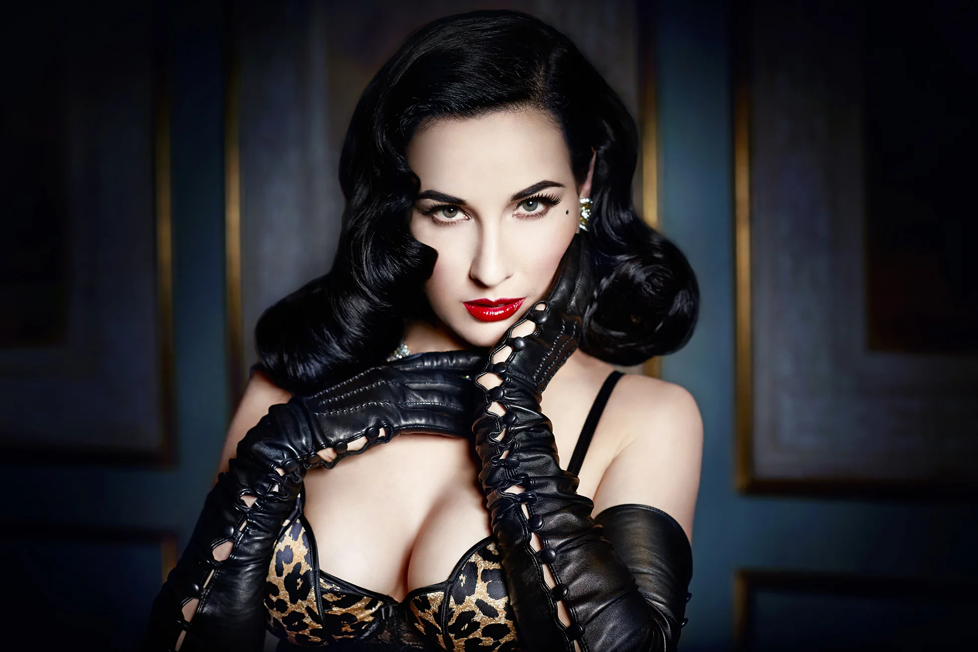 _DitaVonTeese_PR_08_1720_11-2_.jpg