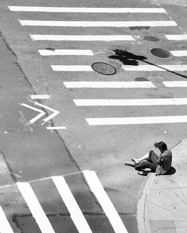 #nycstreets #crosswalk #newyorkcity #blackandwhitephotography #blackandwhite #streetphotography #nycphotography #brooklyn #fromabove #2020 #nyc