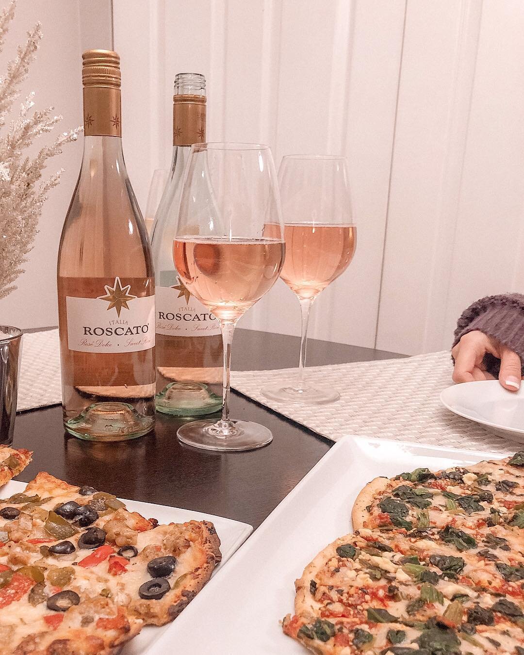There&rsquo;s nothing better than girls night in! I prefer staying in eating pizza and drinking some wine than going out. Adulting at its finest!🤗🍕🍷 If you&rsquo;re like me and likes wine more on the sweet side, then you&rsquo;ll love the new Dolc