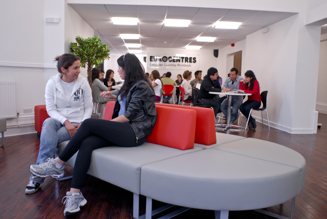 Las escuelas de EUROCENTRES además de su tecnología de punta, ha desarrollado un ambiente en el cual harás amigos de todas las nacionalidades.