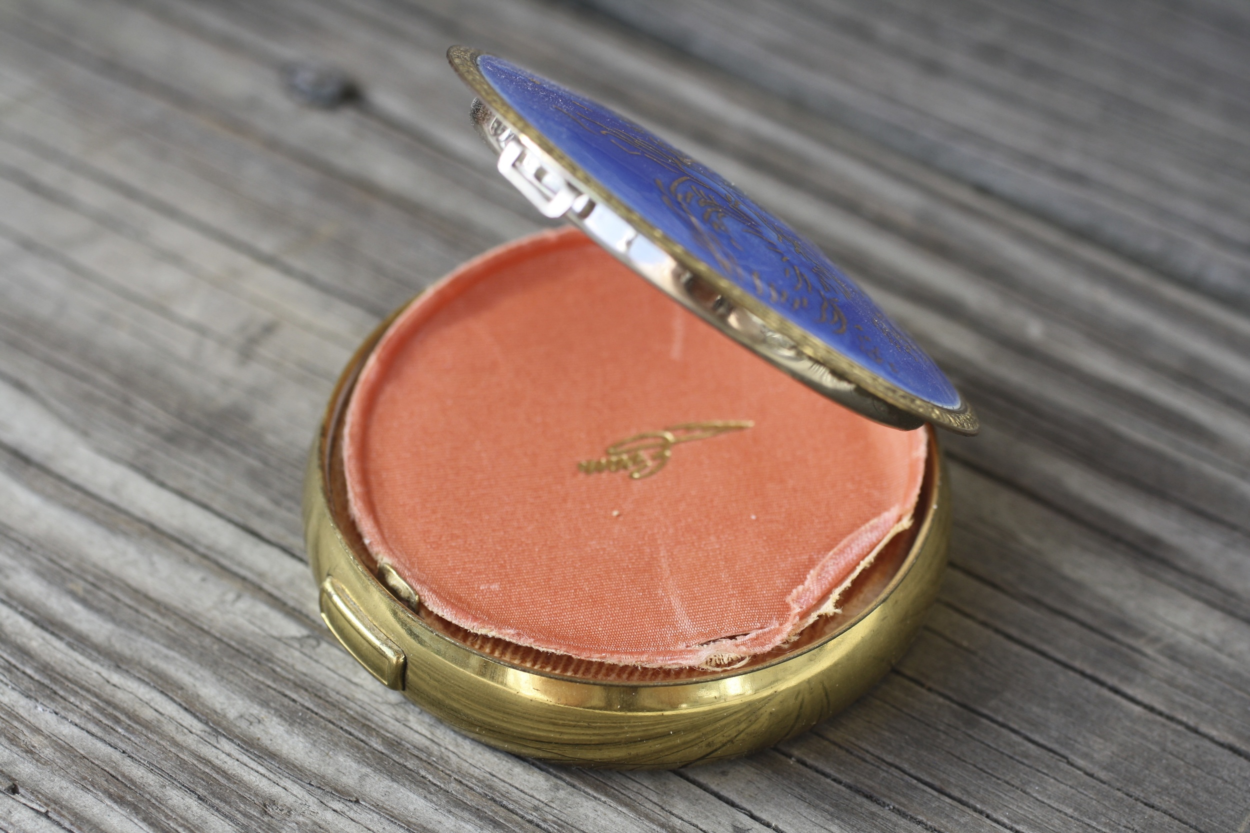 Evans Bright Blue Lovers Scene Cameo Gold Detail Round Brass Compact Chalem Collection_10.jpg