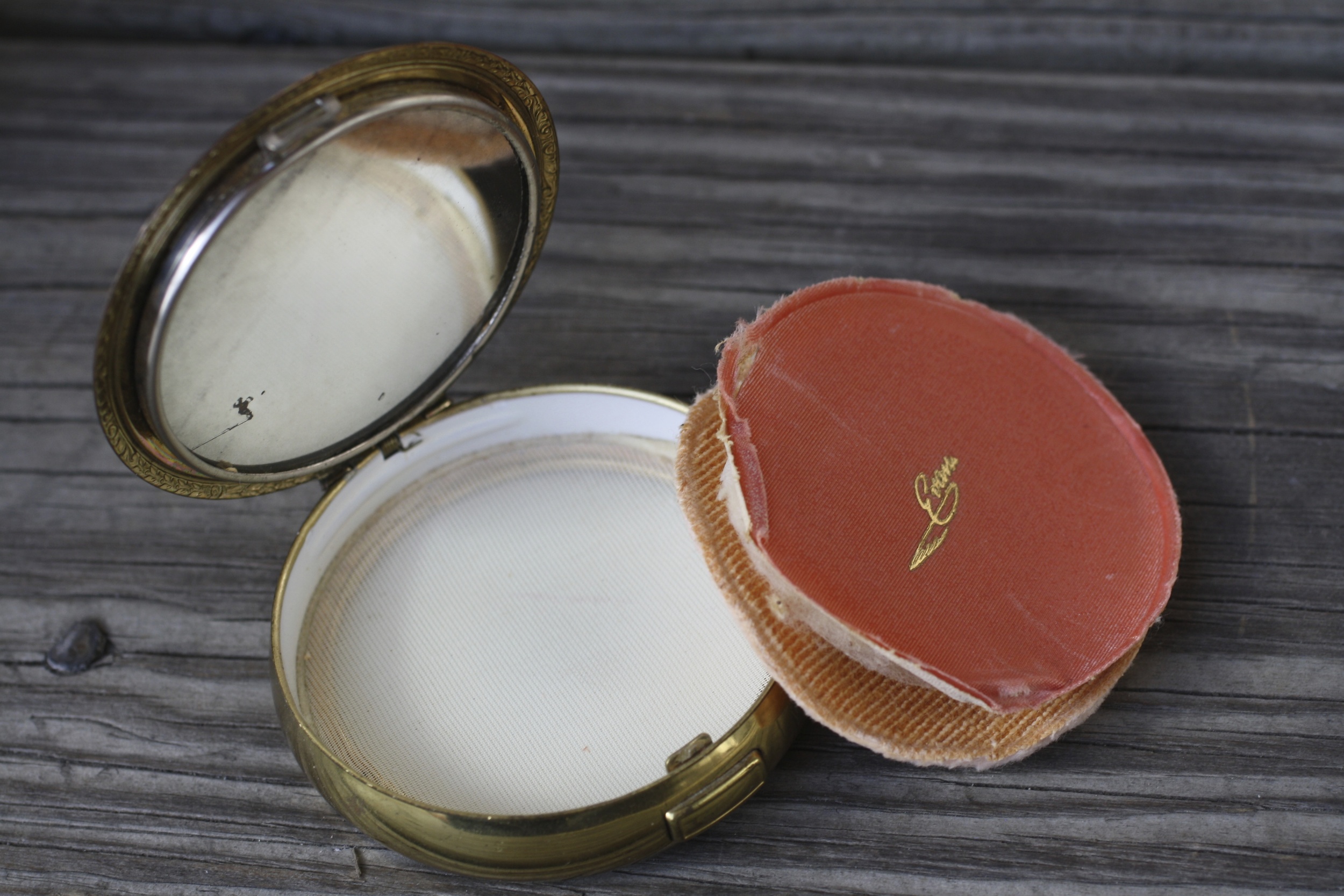 Evans Bright Blue Lovers Scene Cameo Gold Detail Round Brass Compact Chalem Collection_14.jpg