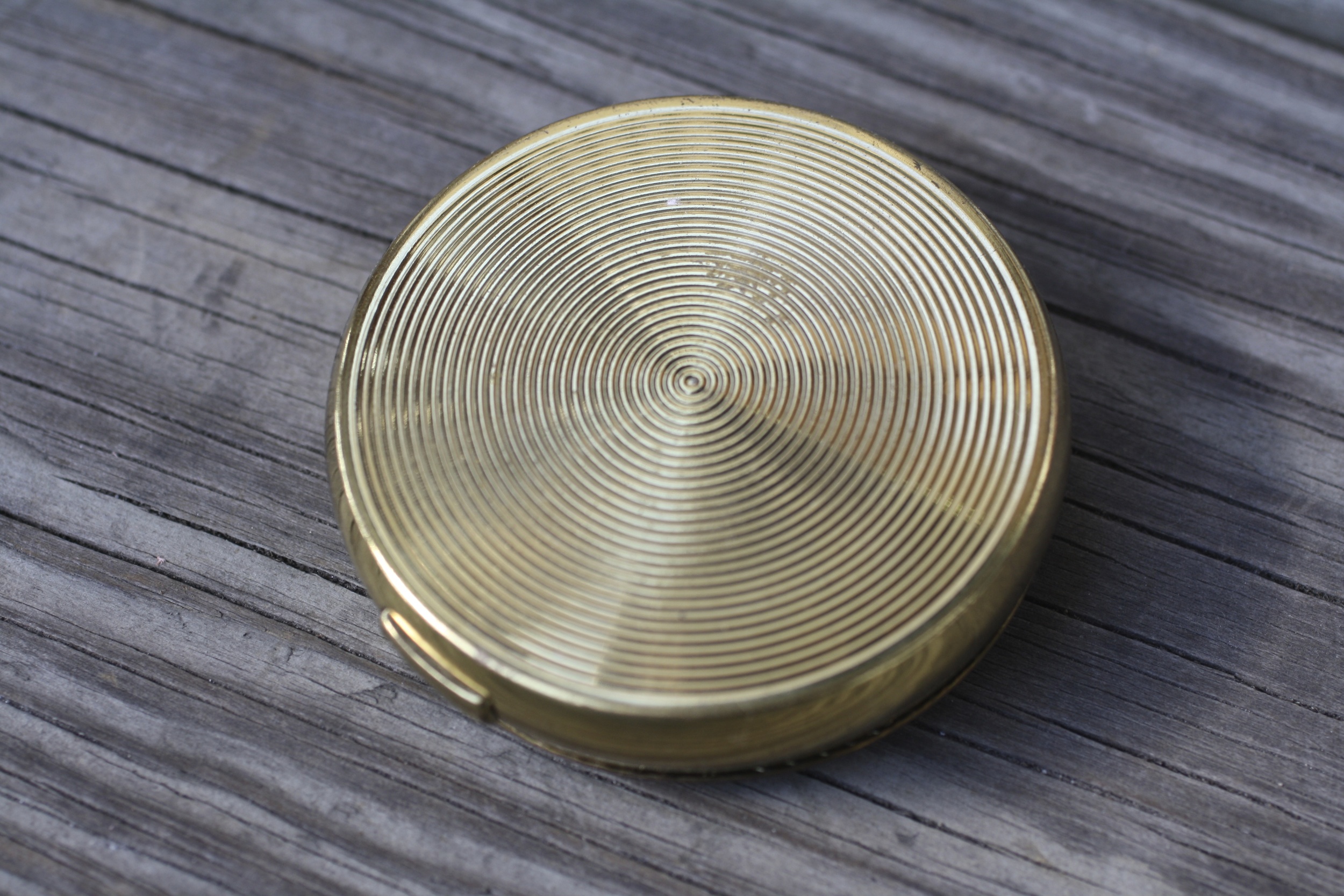 Evans Bright Blue Lovers Scene Cameo Gold Detail Round Brass Compact Chalem Collection_15.jpg