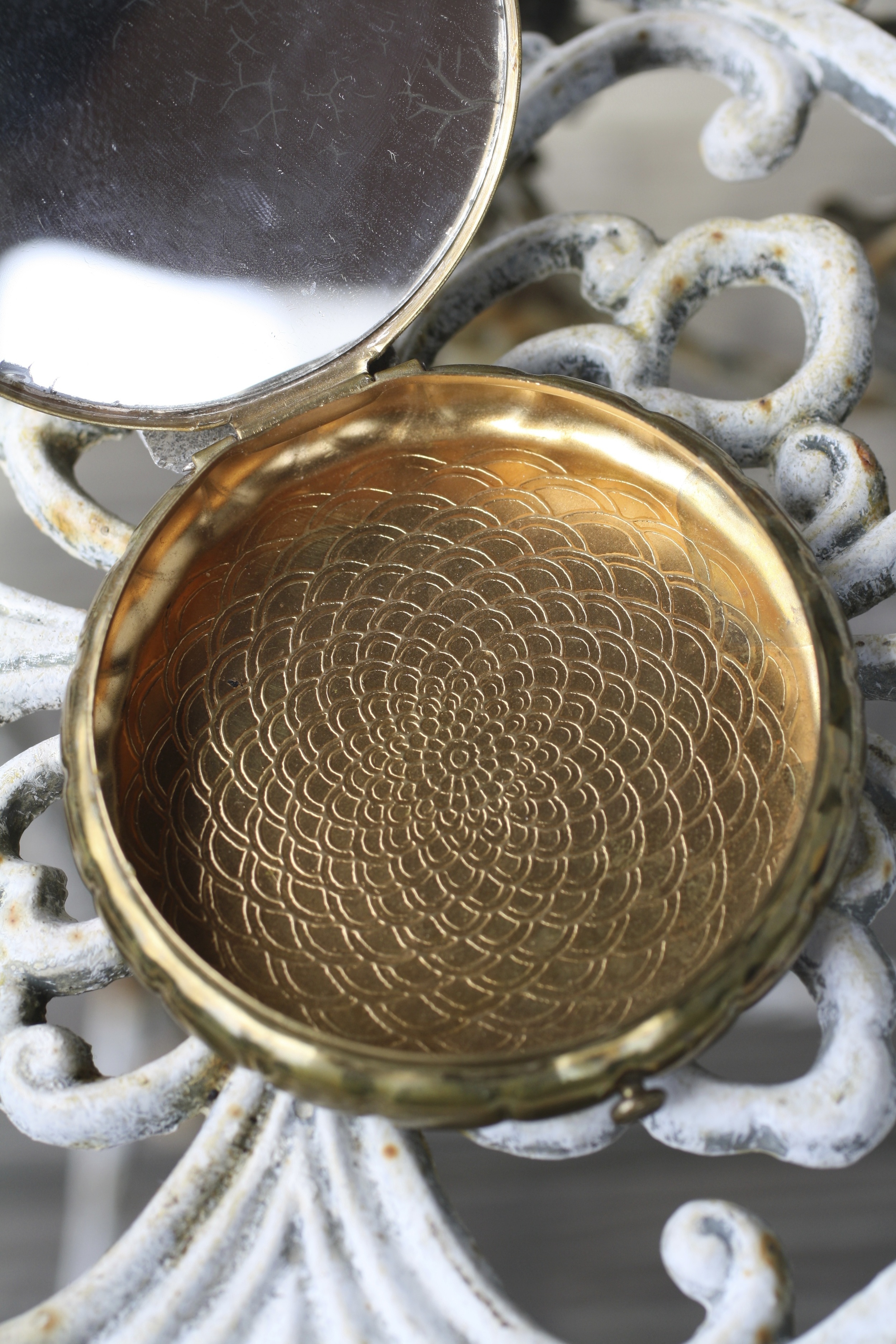 Large Round Brass Red Detail Scroll Compact Chalem Collection_02.jpg