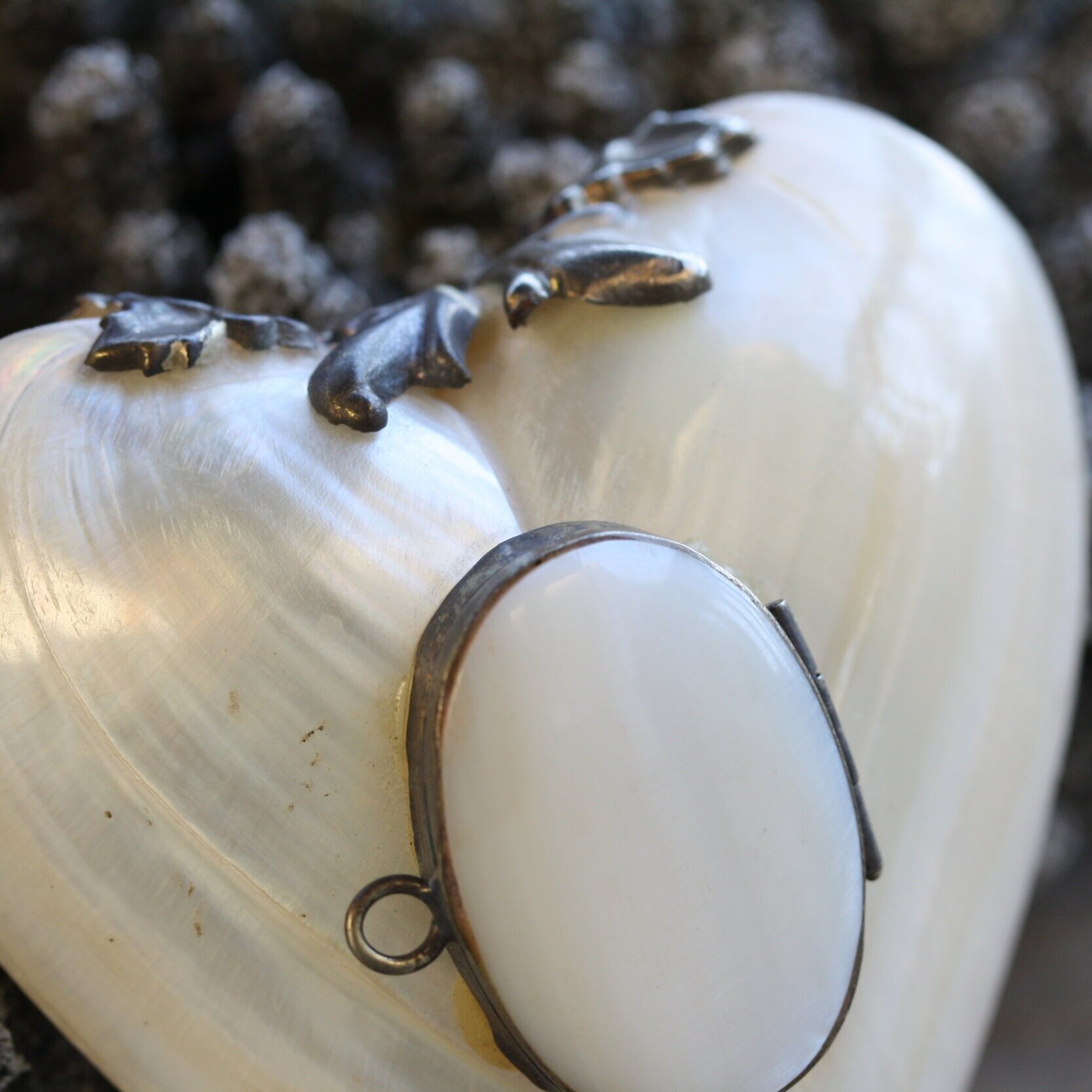 Attribute+Heart+Shell+Locket+Oxidized+Sterling+Silver+Floral+Detail_14.jpg