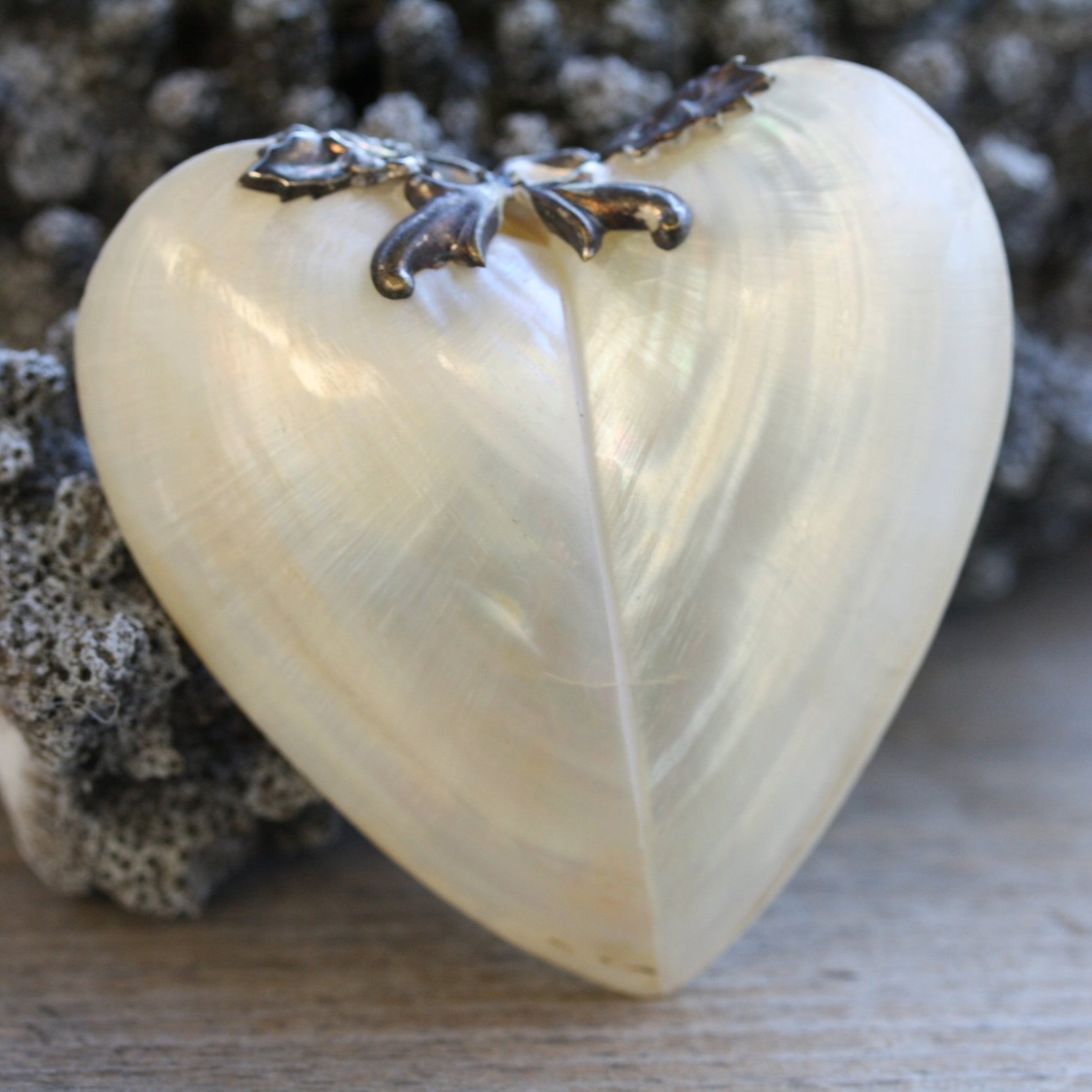 Attribute+Heart+Shell+Locket+Oxidized+Sterling+Silver+Floral+Detail_18.jpg