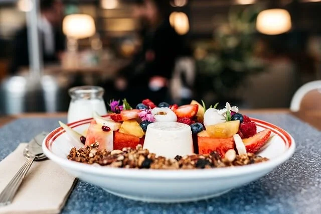House baked granola with seasonal fruits and lemon curd. A Happy as Larry classic about to make a come back! What else would you guys like to see on our breakfast menu sky is the limit! 
Let's build this menu together.

#happyaslarrysydney