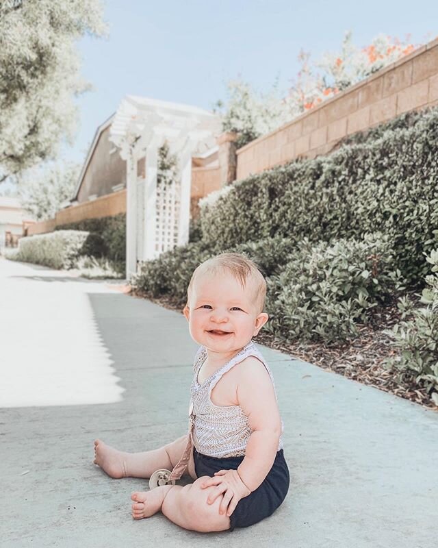 Pro mom tip: mashed up banana mixed with just a touch of drool makes excellent baby hair gel. 😂 Side note... am I a bad mom for just now noticing (7 months later) that Ella has a birth mark on her knee? Whoops.