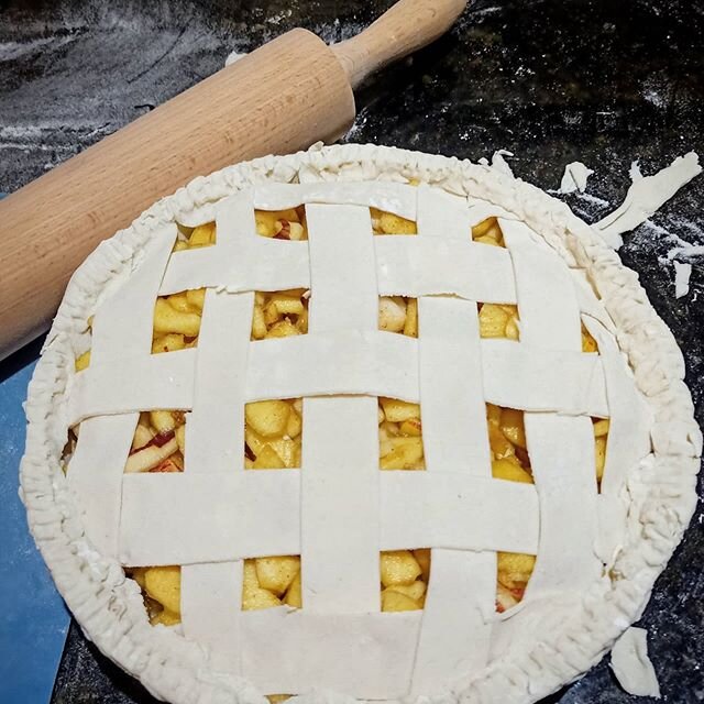 Fingers crossed! My first apple pie ever, made with delicious donated (probable) Jonagolds and gluten free puff pastry. Entering the oven in T minus 1 hour and counting.
...
#foodstagram #apples #apple #applepie #pie #glutenfree