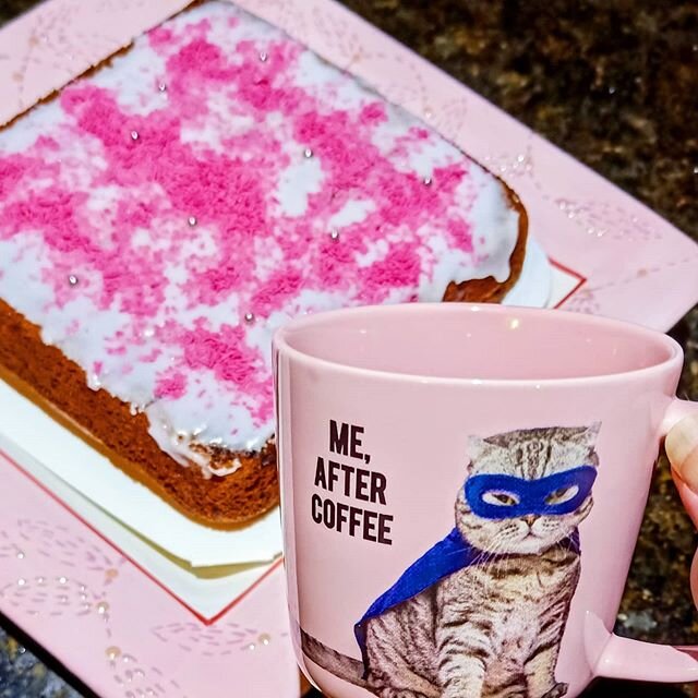 #BookLoveTuesdays #Baking...What's an hour of intense book love without cake?
.
.
.
Banana Walnut Cake with Lemon Drizzle Icing and a cup of strong black coffee in a super cat cup from my sis ☕🍰💖
.
.
.

#glutenfree #banana #walnut #buckwheat #cake 