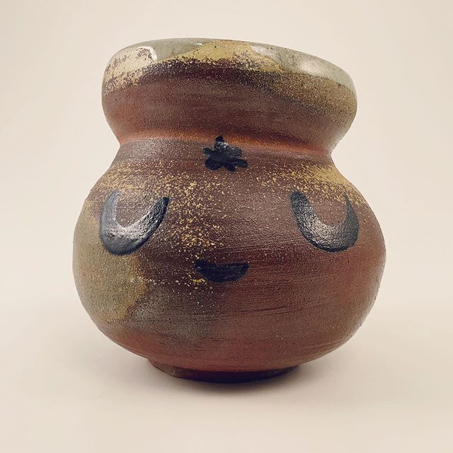 ✨⭐️✨ I like how the atmosphere in the wood fire made the surface on this one feel like stardust! #ceramicart #woodfired #stardust