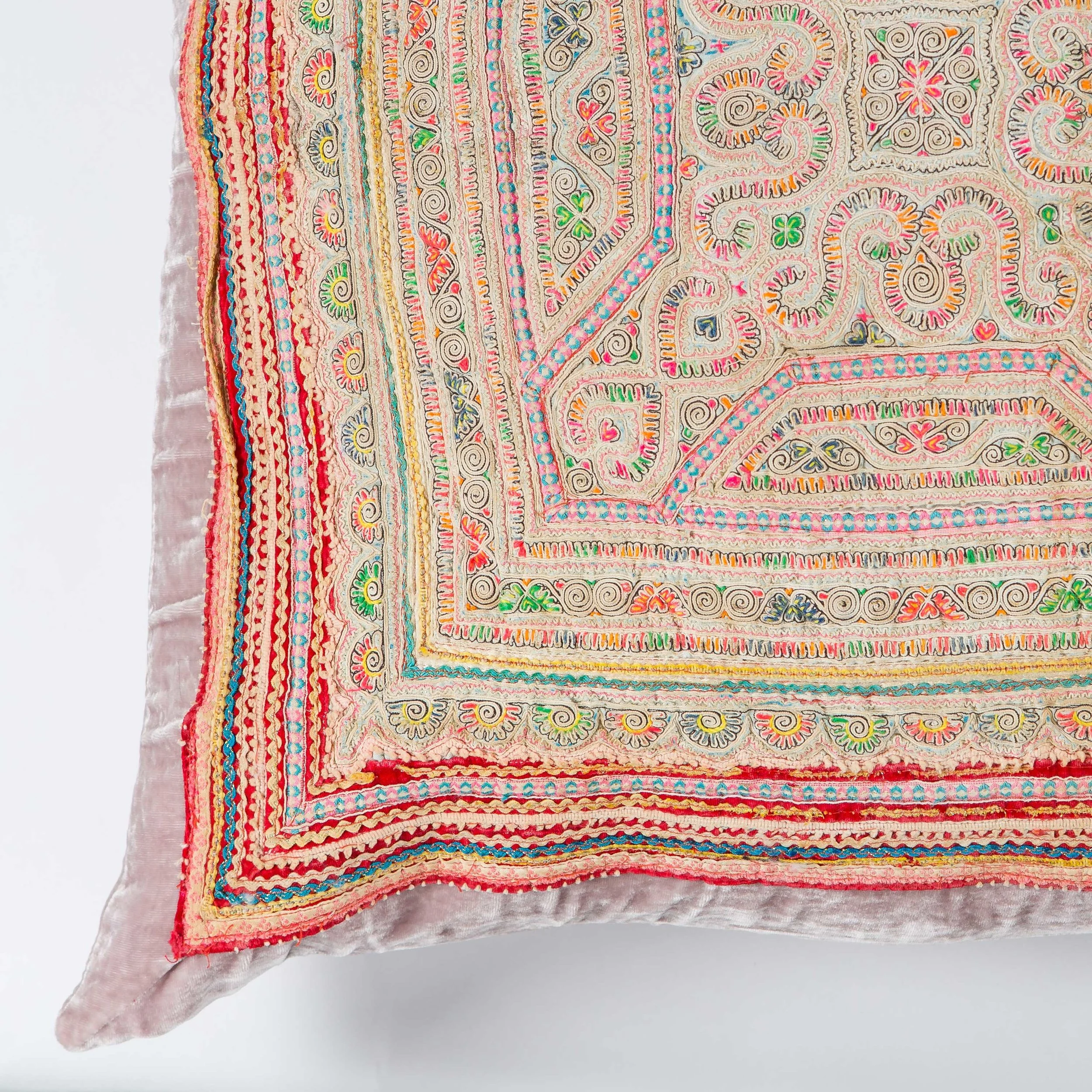 Grand Patch Vintage Pillow 009