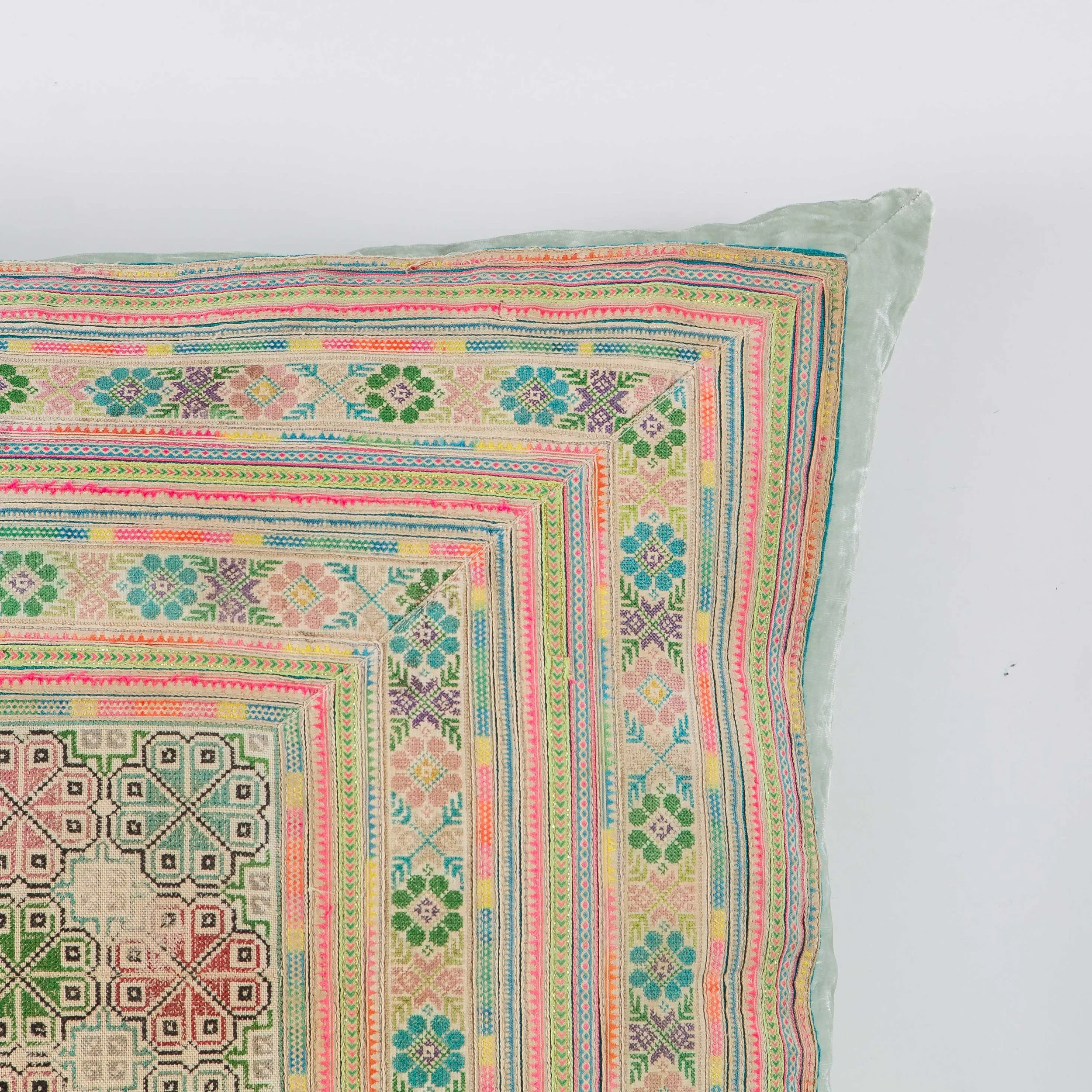 Grand Patch Vintage Pillow 026