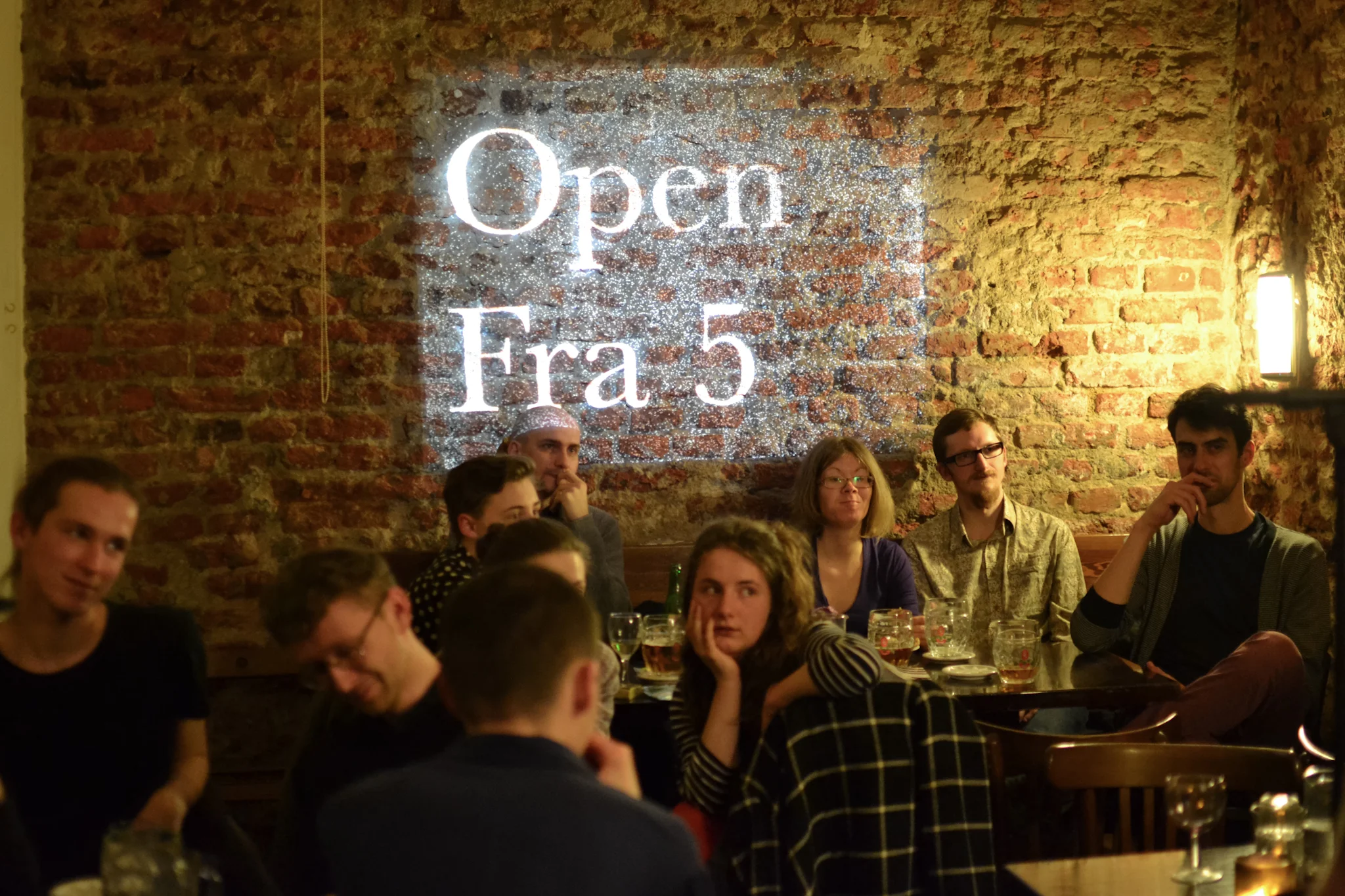 Open Fra 5: Kdo chce číst, čte