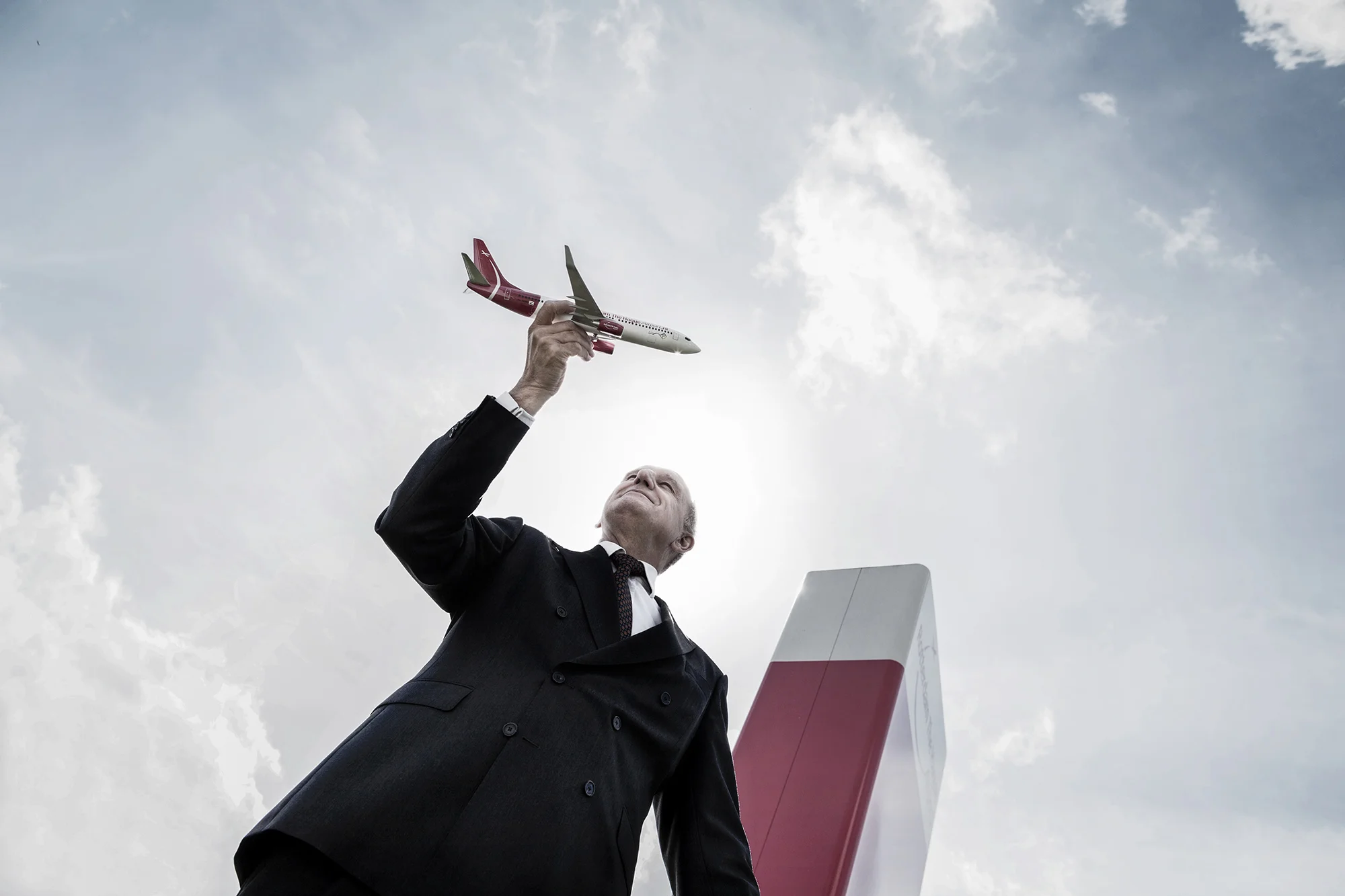 Buro voor de boeg: Magazine voor Rotterdam The Hague Airport