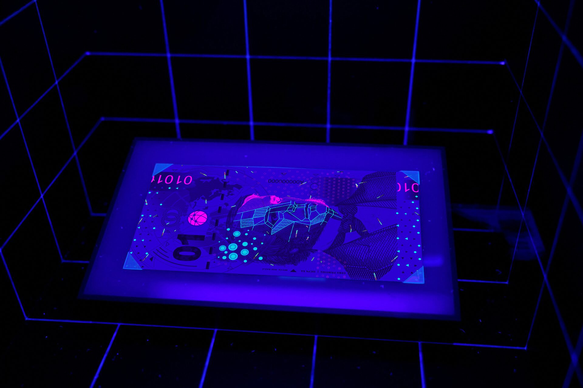mockup_uv banknote.jpg