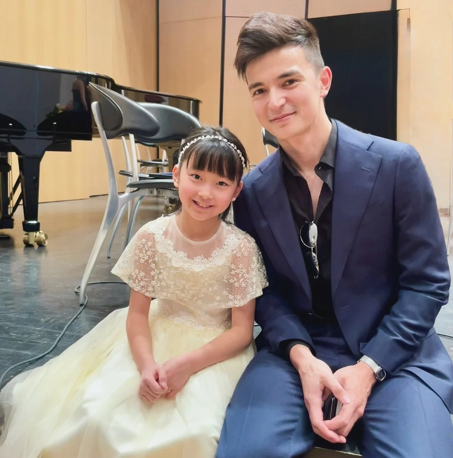 A little proud of my 8 year old student Marika 🥹 In 6 months from technical reset, to winning 1st prize and special prize at the 13th International Josef Micka Competition last month and debuting as soloist with chamber orchestra yesterday. 

Also, 