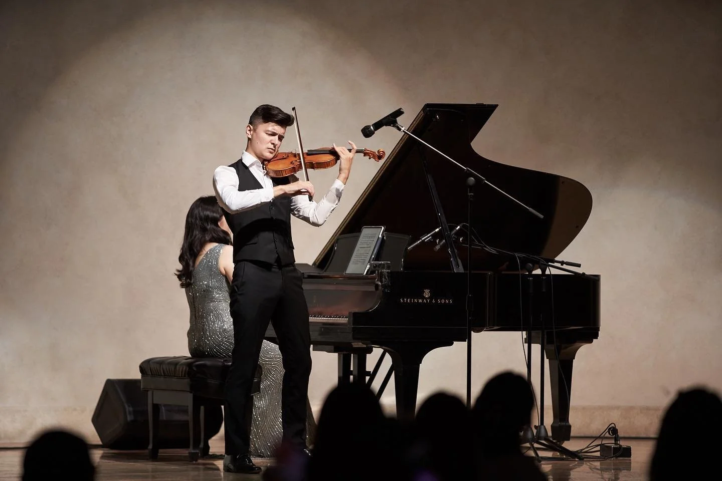 Last concert in Seoul before my summer break in Germany! Thanks to @yoojungpiano @gwooo_cello and the team at @the_raum_arts @raum_artcenter!!