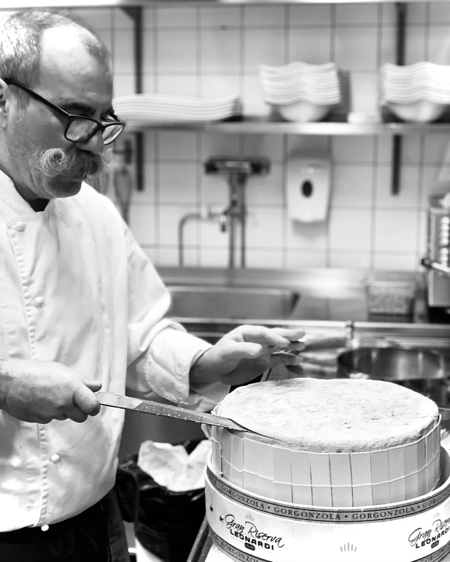 Passion is the secret ingredient in every dish we create.

Experience Italian craftsmanship, where flavor meets emotion &mdash; book a table at Mancini now! 🇮🇹🍷

🇸🇪 Passion &auml;r den hemliga ingrediensen i varje r&auml;tt vi skapar. 

Upplev i