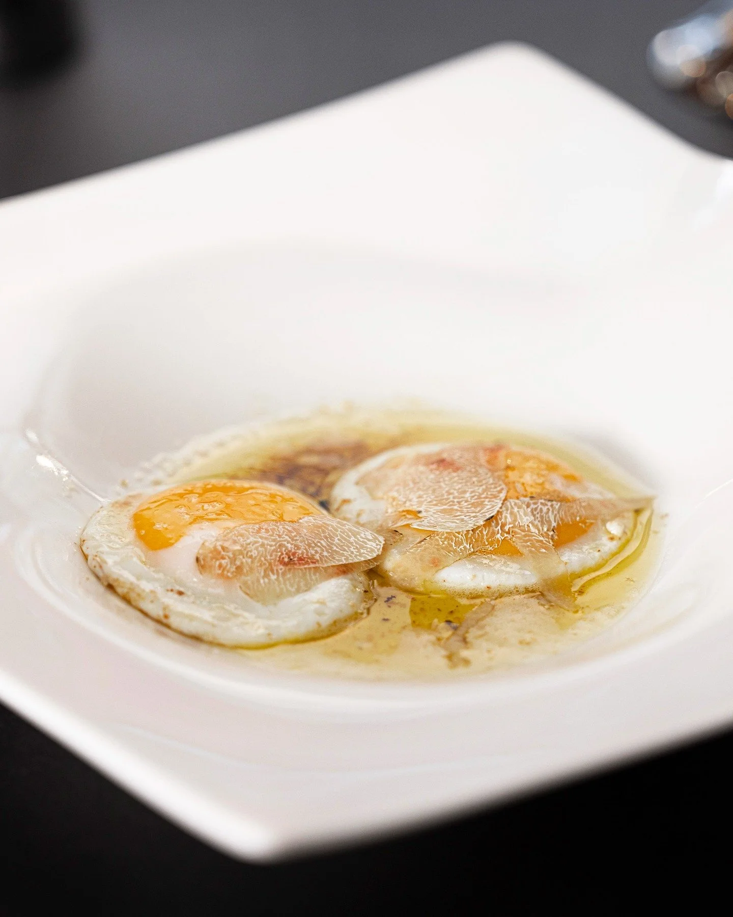 Uovo. White truffle. Pure indulgence. 🤍🇮🇹

Our white truffle tasting menu celebrates the magic of the season. Make sure to book a table at Mancini and experience it for yourself!

🇸🇪Uovo. Vit tryffel. Ren njutning. 
V&aring;r avsmakningsmeny med