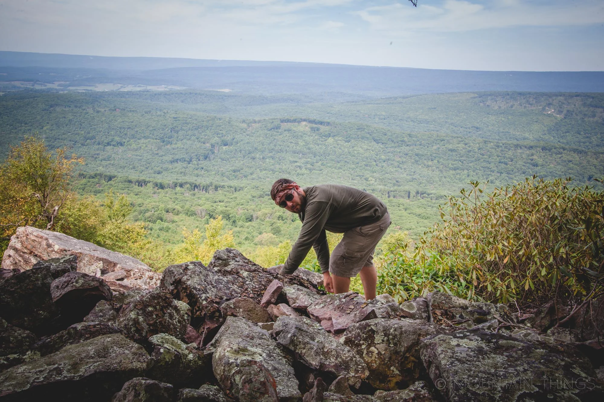 Bonus picture of a bear I spotted climbing the rocks.