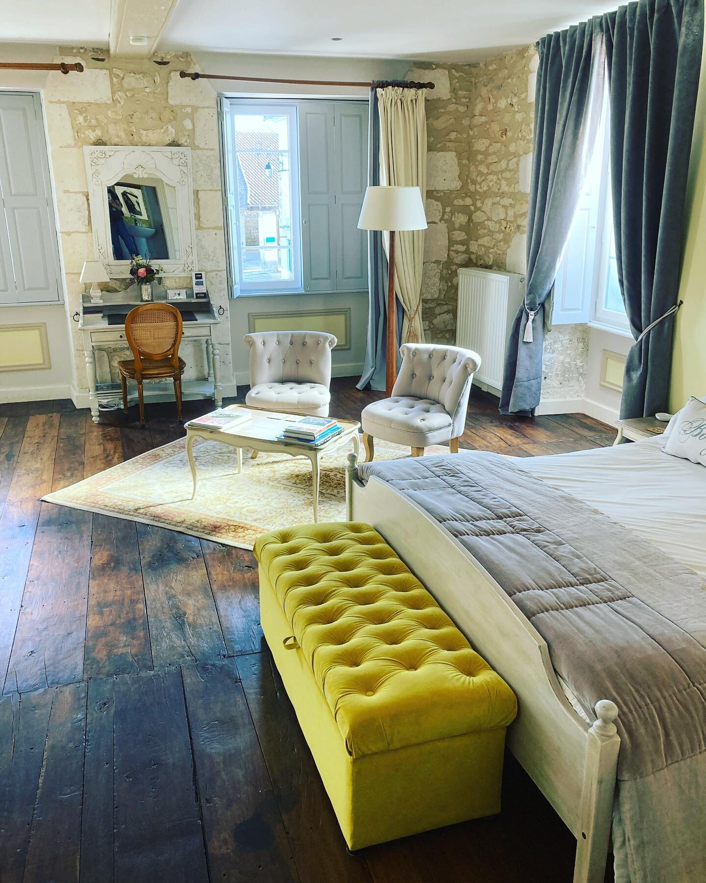 La Place is a beautiful large room with a Super King bed and large en-suite shower room, a great place to relax and unwind.

👉 go to our website in BIO
👉 book direct to save
.
.
.
.
.
#chambresdhotes #chambresdhotesdecharme #chambresdh&ocirc;tes #b