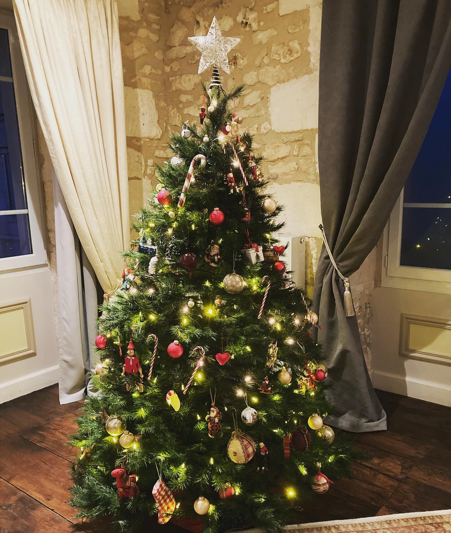 Christmas is such a special time of year and here at Le Patio we love to decorate the house for the festive season.

Christmas trees, wreaths, garlands, decorations and scented candles help us create a warm and welcoming atmosphere.

Come and enjoy C