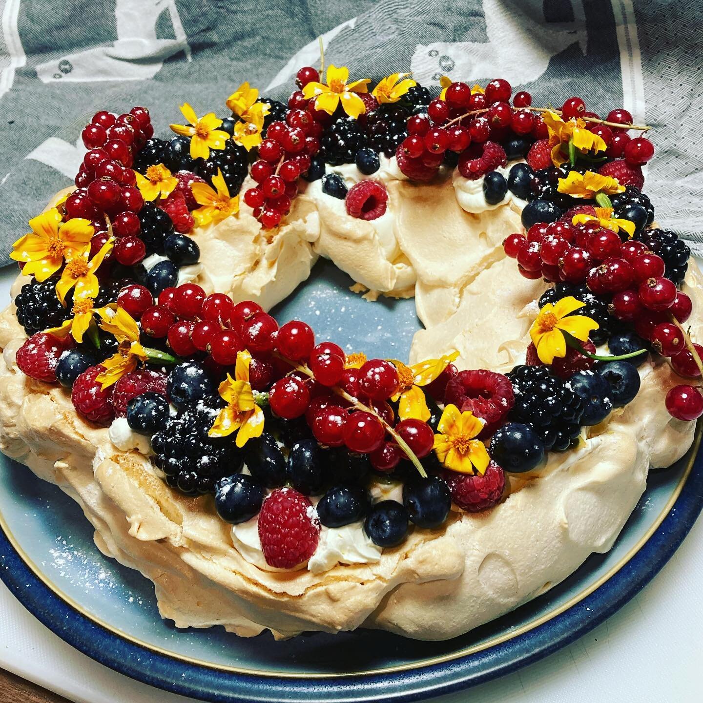 We had guests for dinner last night so we made butternut squash soup, beef Bourguignon and a pavlova Christmas wreath for dessert, delicious.

Do you fancy eating dinner at Le Patio?

👉 go to our website in BIO
👉 book direct to save
.
.
.
.
.
#pavl