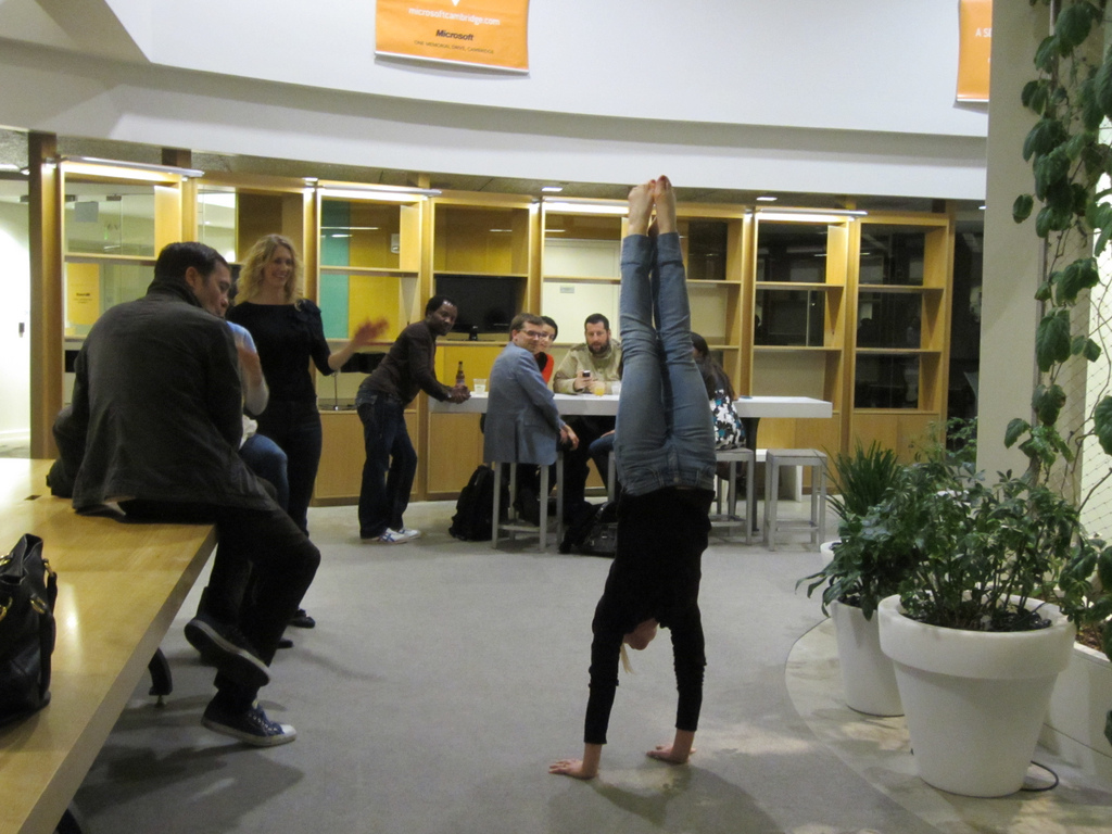 Foto "I admit, I don't normally do this in the office..." von April Rinne unter CC BY-NC-SA 2.0