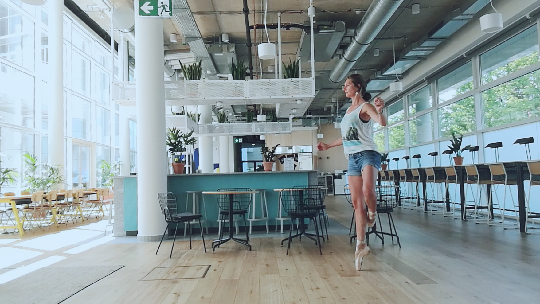 Work hard, but play even harder: How to overcome pointe fear. (Hint: Always follow the emergency exit signs :-D)