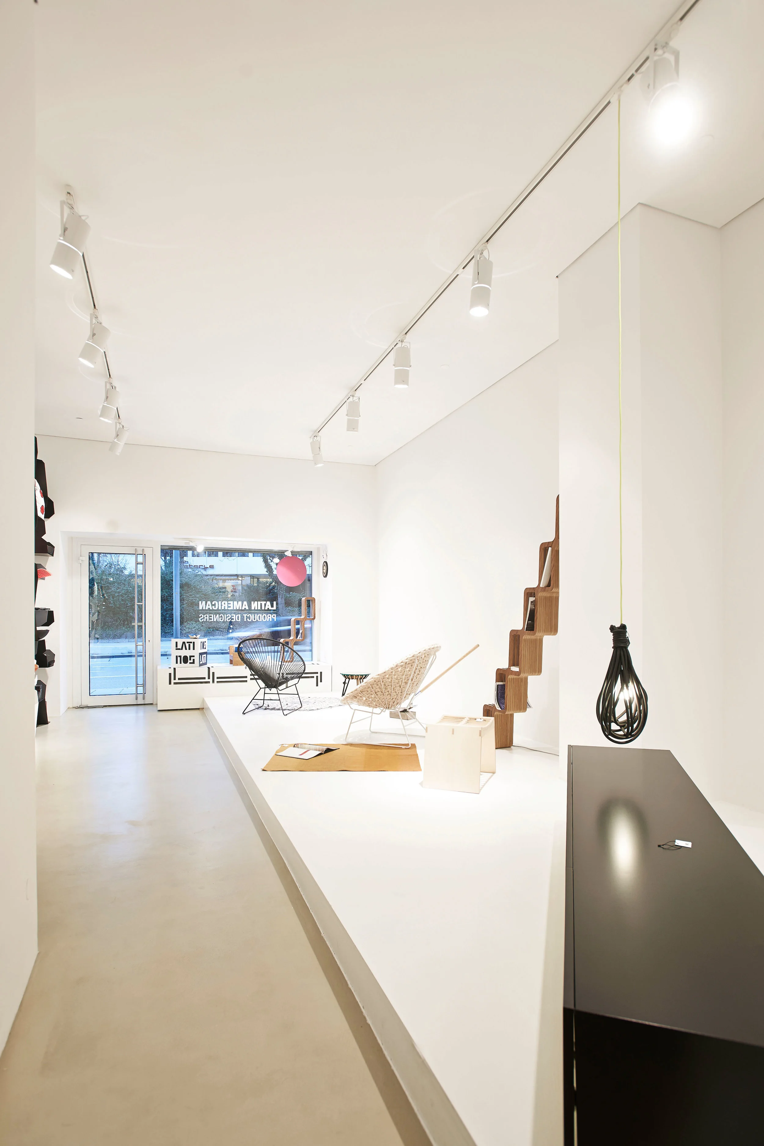 MR_Design+LATI-NOS_Concept_Stores+Stuttgart_Design+Milena_Romero_Side.jpg