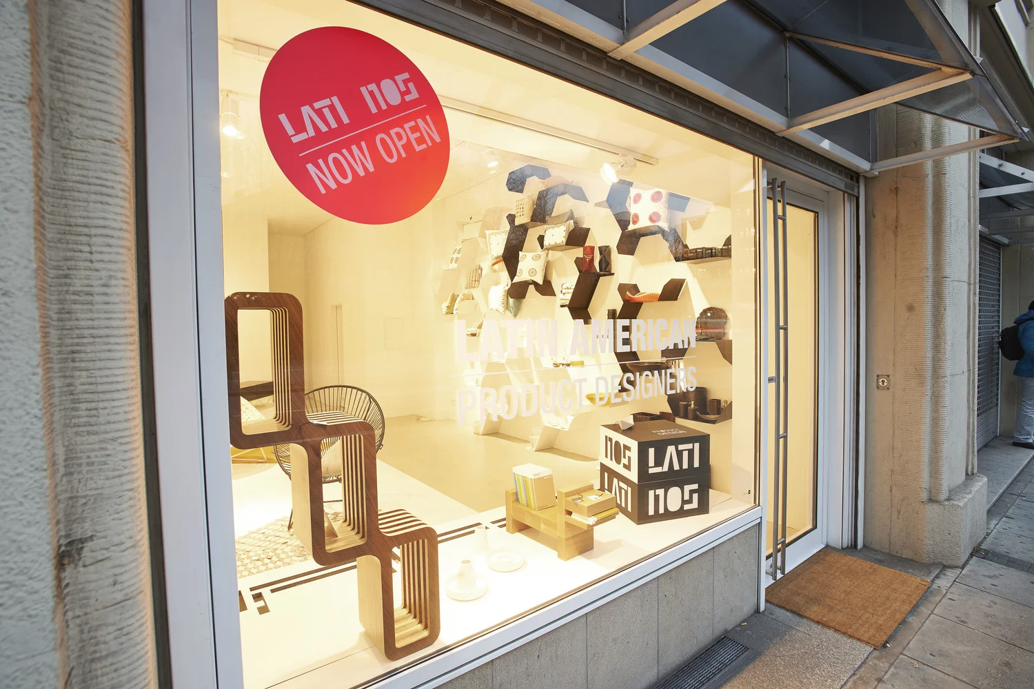 MR_Design+LATI-NOS_Concept_Stores+Stuttgart_Design+Milena_Romero+entrance.jpg