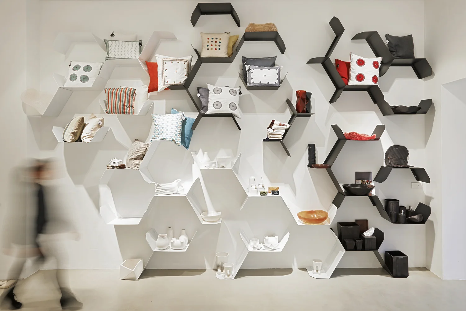 MR_Design+LATI-NOS_Concept_Stores+Stuttgart_Design+Milena_Romero+wall.jpg