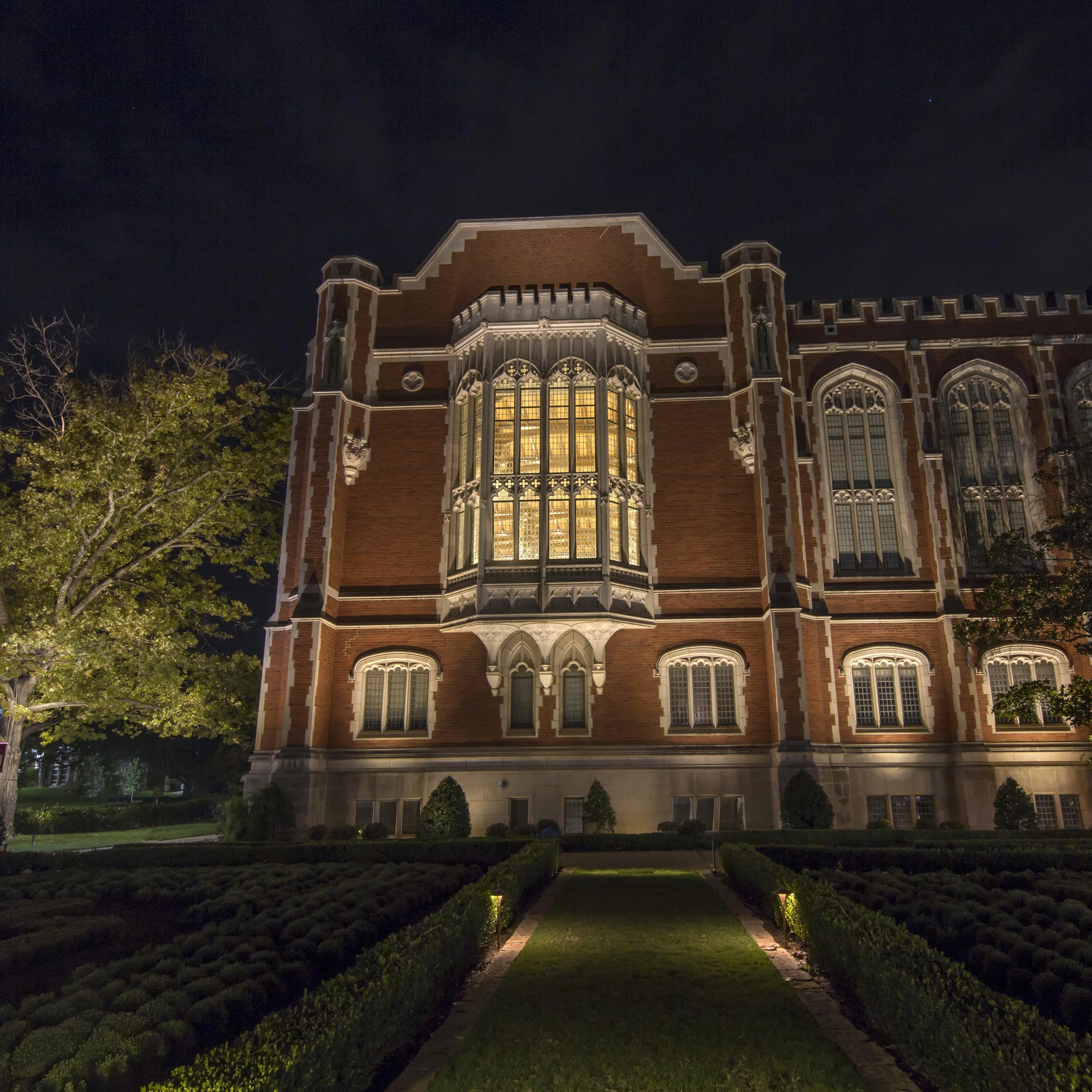 Bizzell Memorial Library, East Facade, University of Oklahoma, Student Work, Intensive Course 2018 - LIT Award, Landscape Lighting Category, 2018