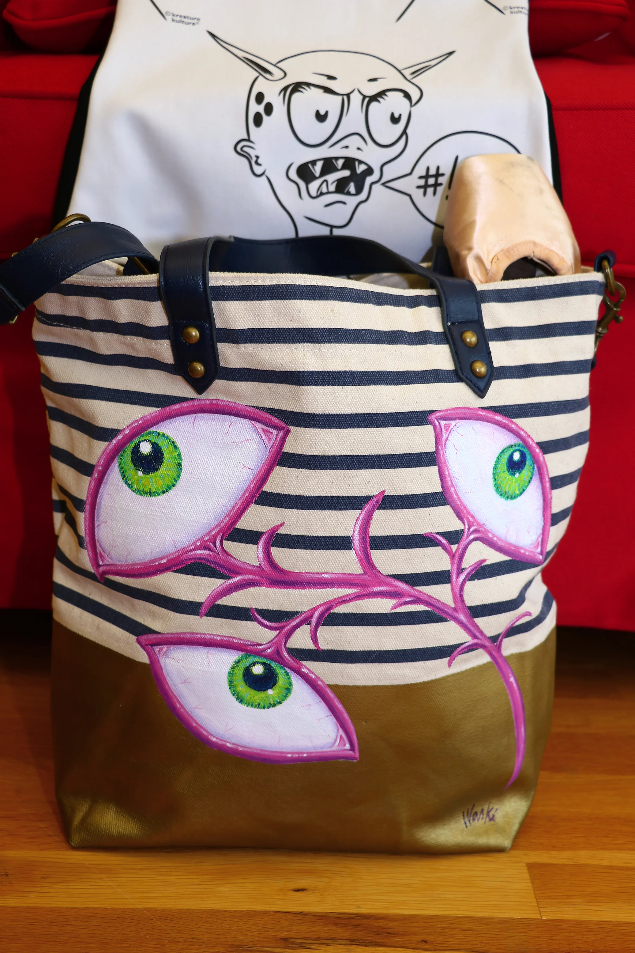 kk_handpntbag_bt_eyez.jpg
