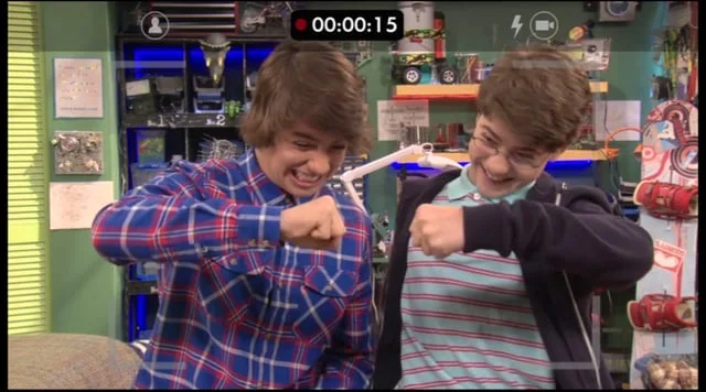 MAX &amp; SHRED - FIST BUMP