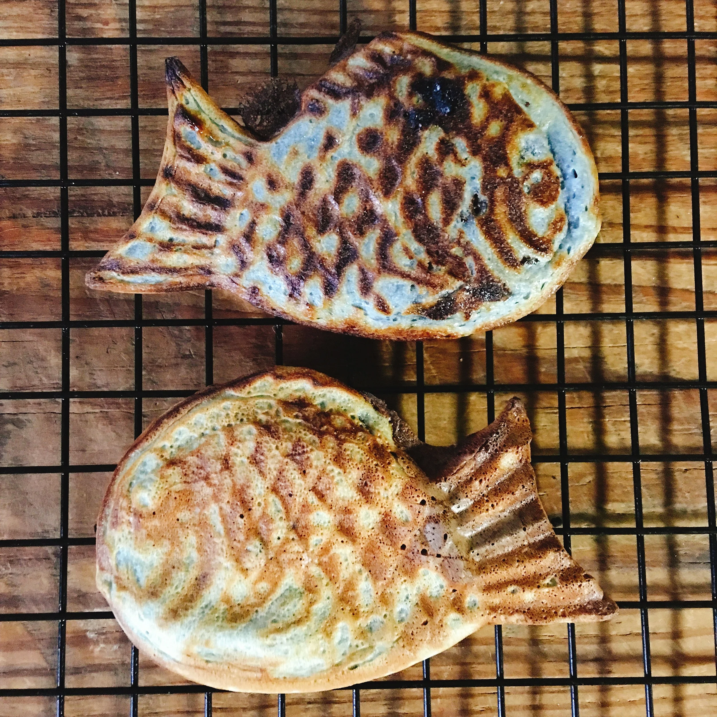 poi boong-uh-bbang (red bean stuffed waffle)