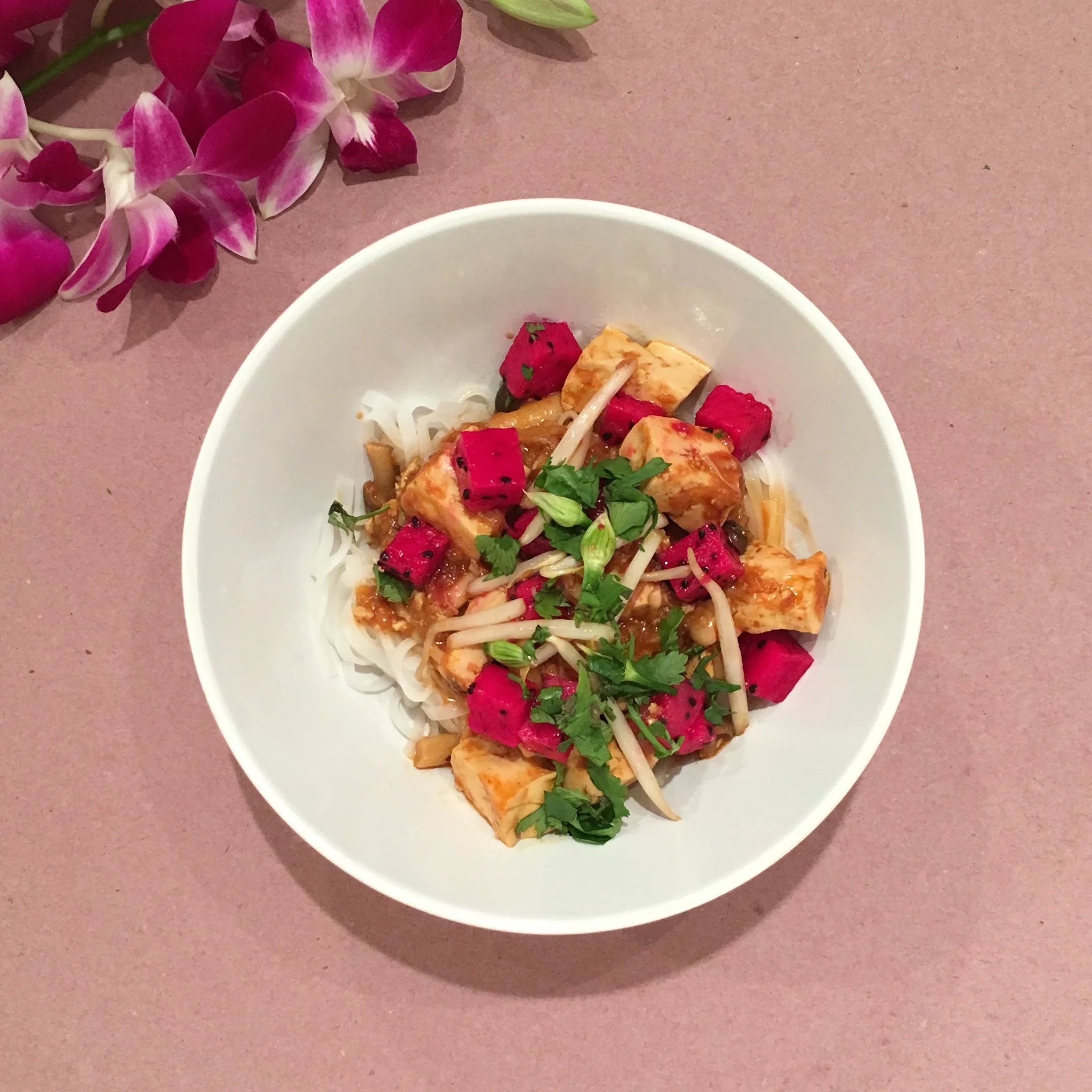Yooeating entree round: Rice noodles with miso tofu, dragonfruit, and bean sprouts