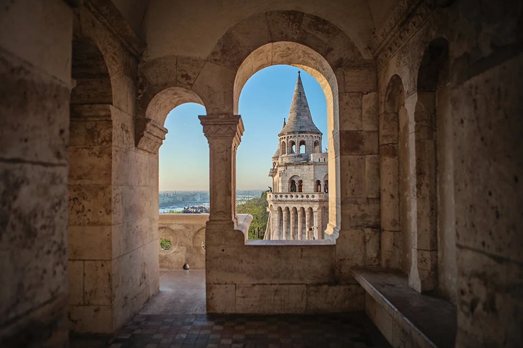 Budapest_CastleHill_StMatthiasChurch_FishermansBastion_0877_CGiovagnoli.jpg