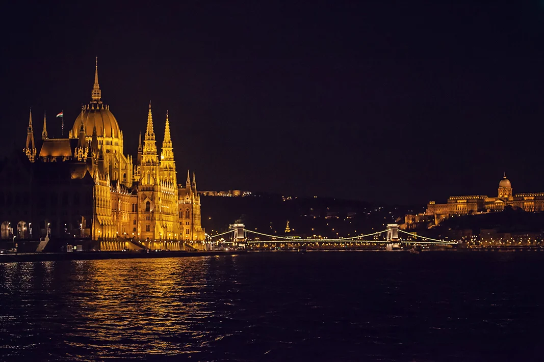 Budapest_Danube_SunsetRiverCruise_Parliament_1164_CGiovagnoli.jpg