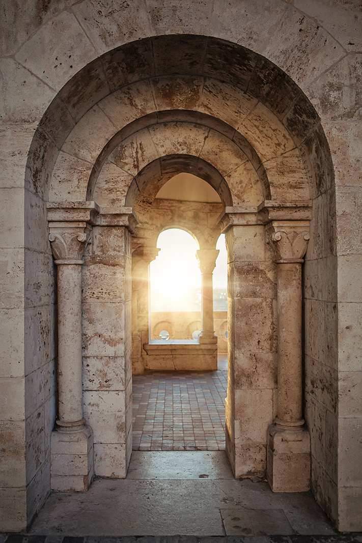 Budapest_CastleHill_StMatthiasChurch_FishermansBastion_0885_CGiovagnoli.jpg