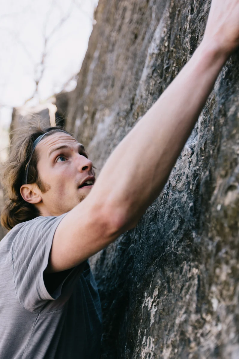 CindyGiovagnoli_photographer_outdoor_climbing_adventure_Texas_Austin_BullCreekPark_bouldering-017.jpg