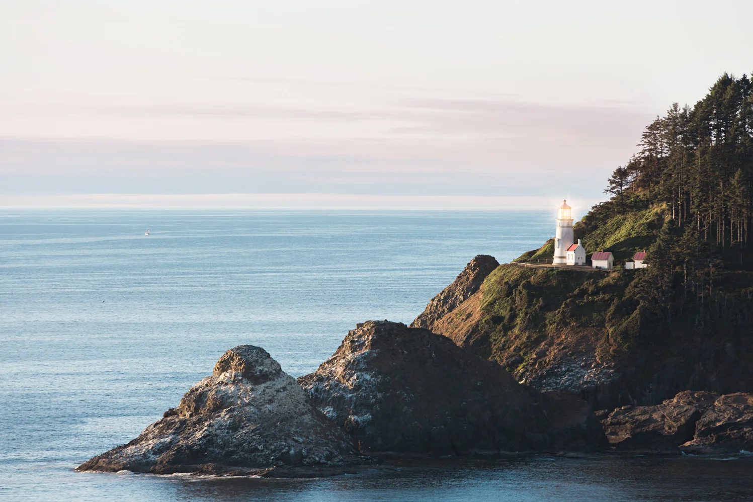 CindyGiovagnoli_Crater_Lake_National_Park_Cape_Perpetua_Heceta_Head_lighthouse_Pacific_Ocean_Cannon_Beach_haystack_Oregon_coast-002.jpg