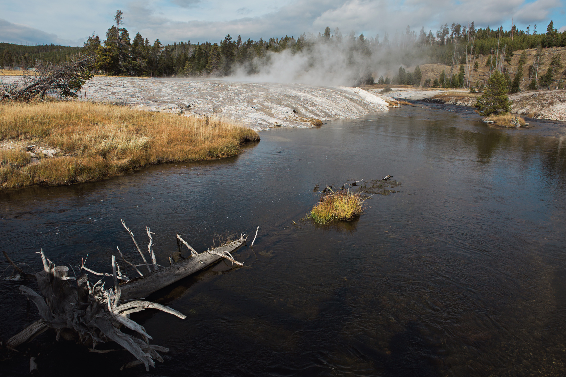 CindyGiovagnoli_road_trip_Yellowstone_National_Park_Montana_Wyoming_hot_springs_geyser_Old_Faithful_Grand_Prismatic-001.jpg