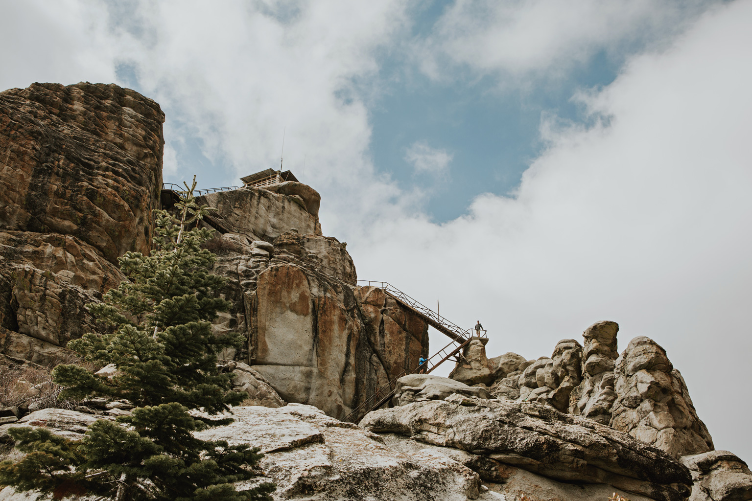 CindyGiovagnoli_Kings_Canyon_National_Park_hike_firetower_lookout_sunset-002.jpg