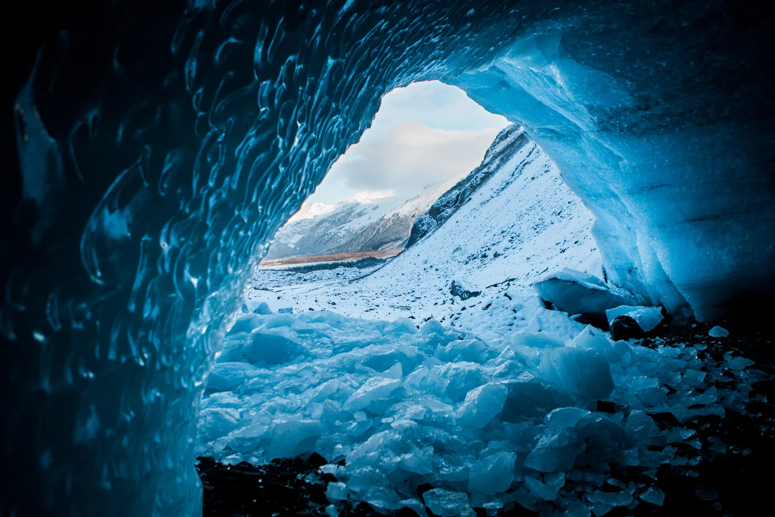 CindyGiovagnoli_hiking_glacier_Anchorage_snow_winter_ByronGlacier_Alaska-027.jpg