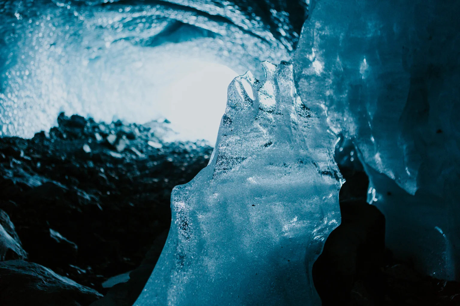 CindyGiovagnoli_hiking_glacier_Anchorage_snow_winter_ByronGlacier_Alaska-043.jpg