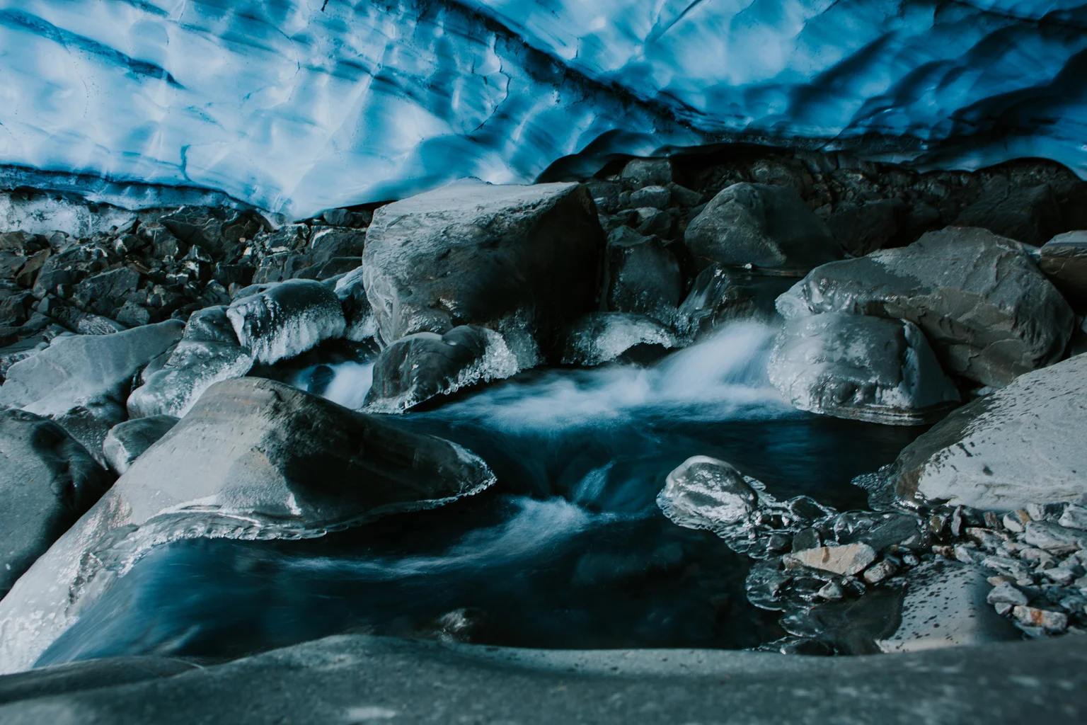 CindyGiovagnoli_hiking_glacier_Anchorage_snow_winter_ByronGlacier_Alaska-050.jpg