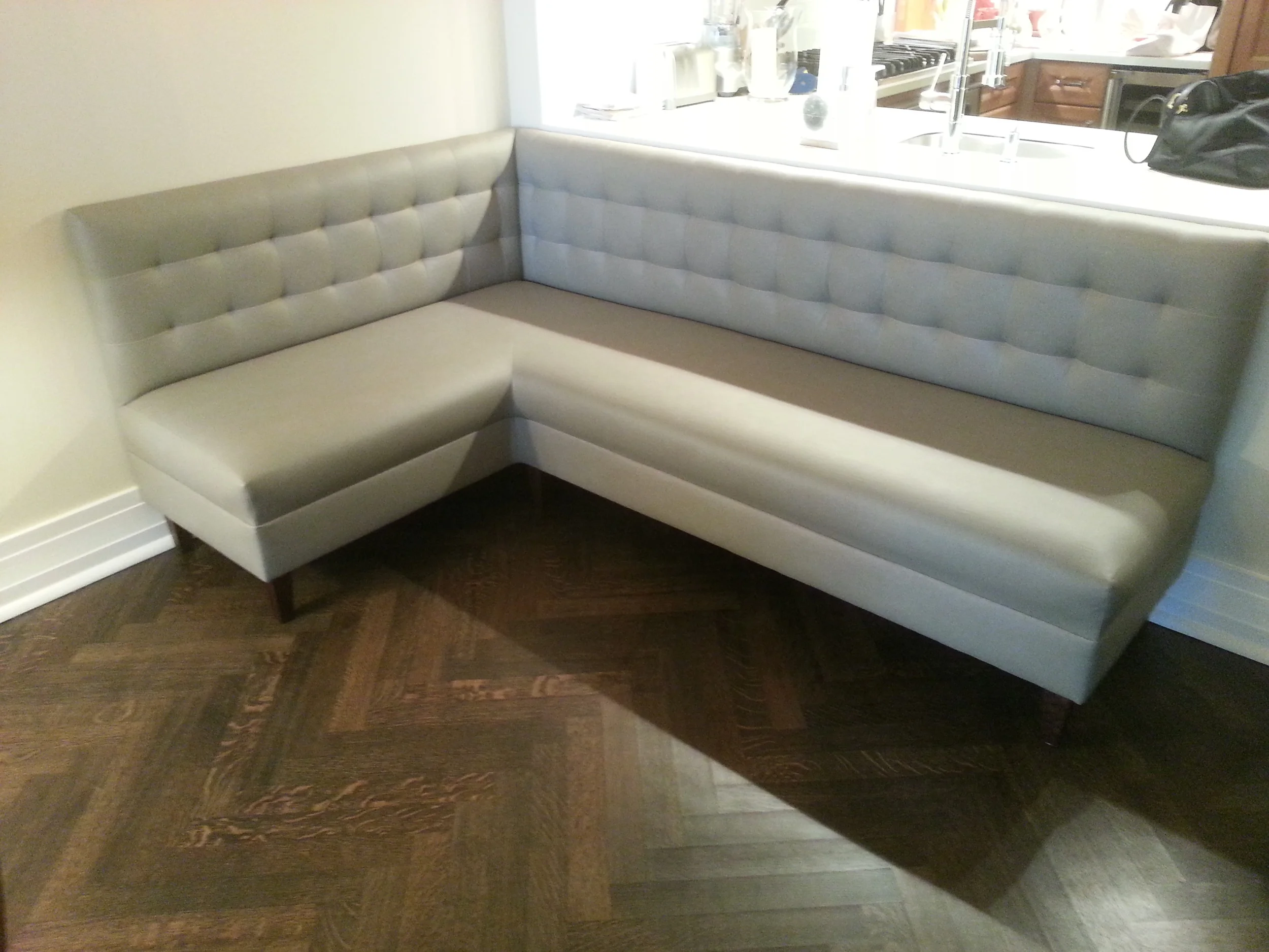 Blau banquette.jpg